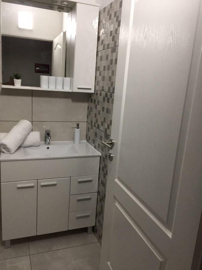 Appartement Nelany à Zubovići Extérieur photo